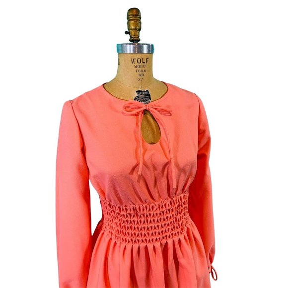 Vintage 1960s Peach Mini Dress Keyhole Shirred Waist | W 30-34" - Picture 3 of 10